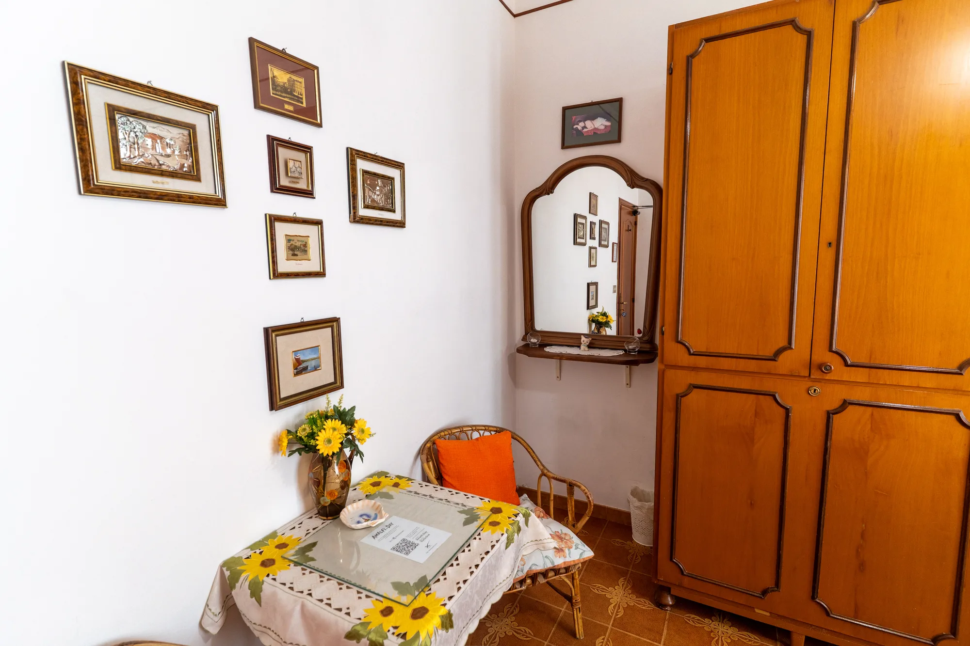 Small writing table, mirror and local wall decor - interior photography on the Amalfi Coast by Cinereo