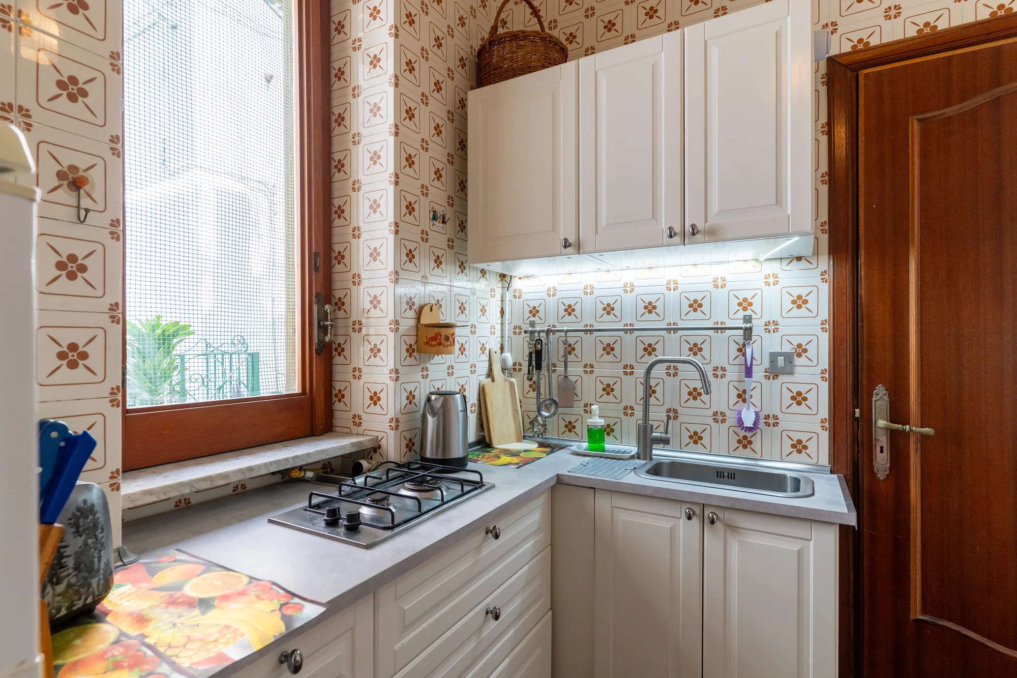 Kitchen corner with window, hob and storage photographed clearly - interior photography on the Amalfi Coast by Cinereo